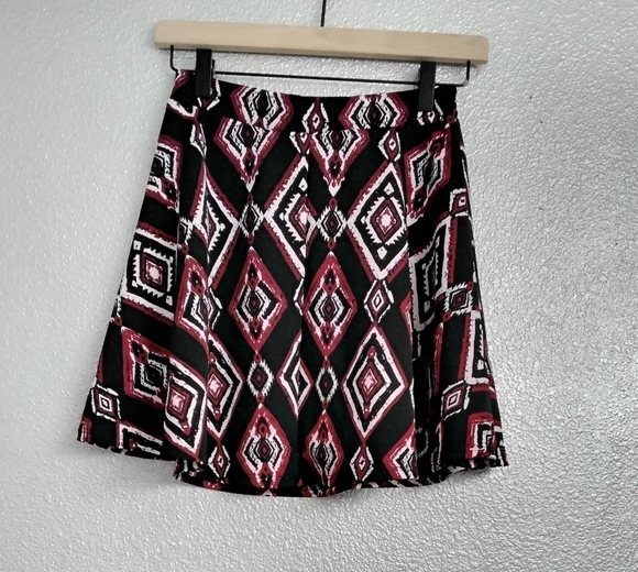 Empyre Mini Skater Skirt    Size S - Picture 1 of 4